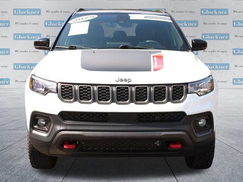 Used 2025 Jeep Compass Trailhawk w/ Trailhawk Convenience Group AWD/4WD image 2