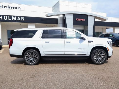 New 2026 GMC Yukon XL Denali Ultimate w/ LPO, Floor Liner Package AWD/4WD image 2