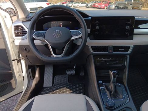 New 2025 Volkswagen Taos SE image 13