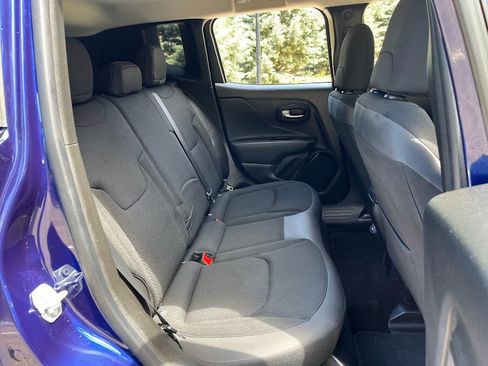 Used 2018 Jeep Renegade Altitude AWD/4WD image 38