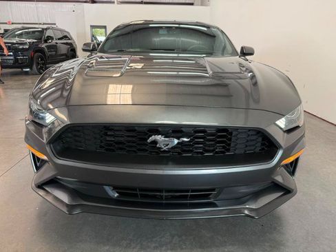Used 2018 Ford Mustang Coupe RWD image 5