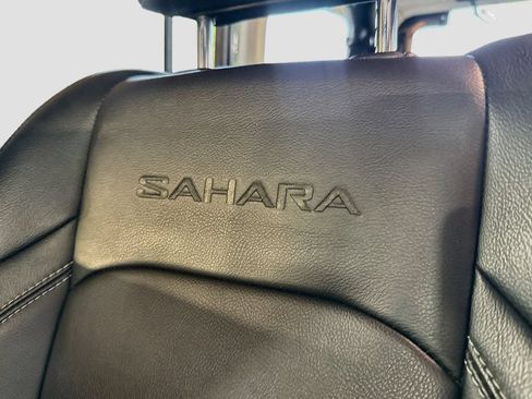 Used 2023 Jeep Wrangler Unlimited Sahara w/ Cold Weather Group AWD/4WD image 18