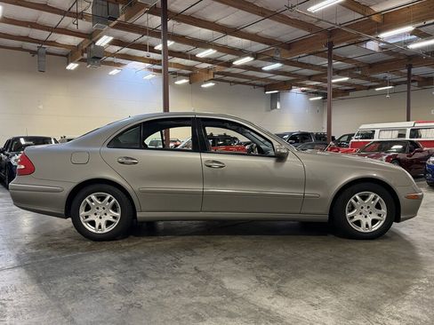 Used 2006 Mercedes-Benz E 350 4MATIC Sedan image 8