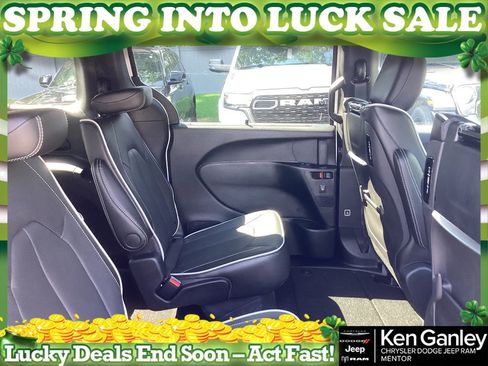 New 2026 Chrysler Pacifica Limited w/ Uconnect Theater Family Group image 18