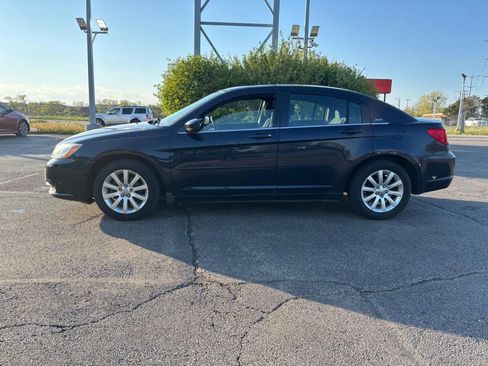 Used 2012 Chrysler 200 Touring FWD image 7
