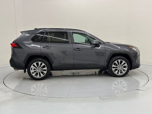 Used 2021 Toyota RAV4 XLE Premium image 6