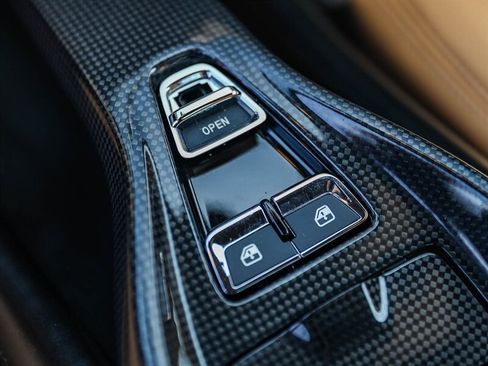 Used 2014 Ferrari California RWD image 34