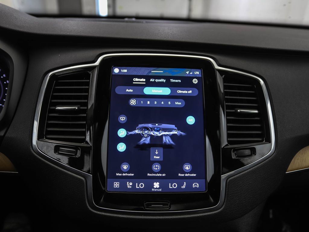 Used 2023 Volvo XC90 B5 Plus AWD/4WD image 19