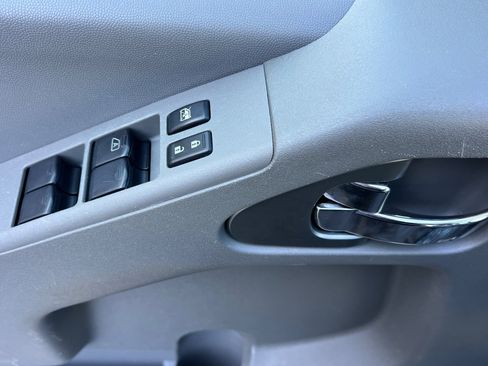 Used 2021 Nissan Frontier SV w/ Midnight Edition Floor Mats image 11