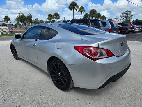 Used 2010 Hyundai Genesis 3.8 image 9