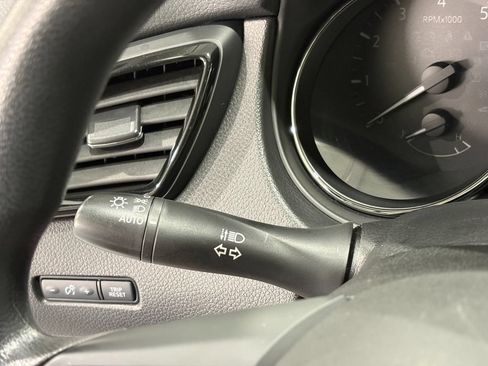 Used 2019 Nissan Rogue Sport SV AWD/4WD image 15