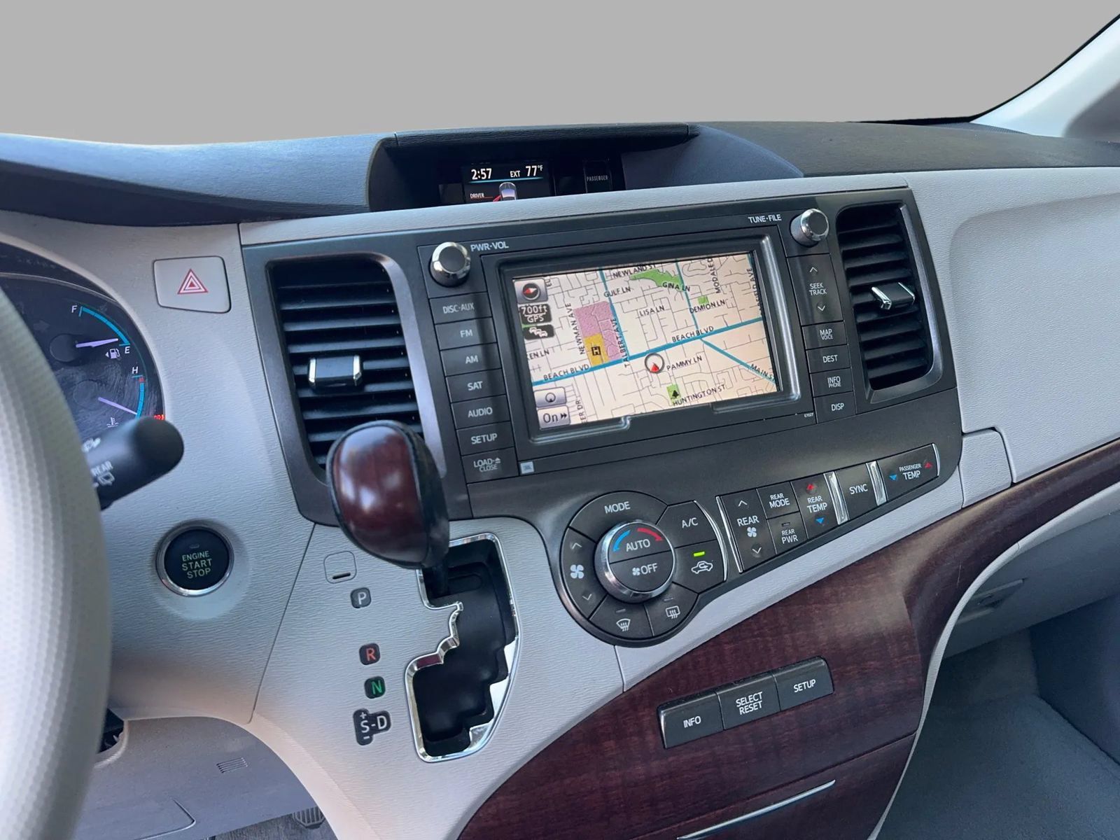 Used 2011 Toyota Sienna XLE w/ Premium Pkg FWD image 22