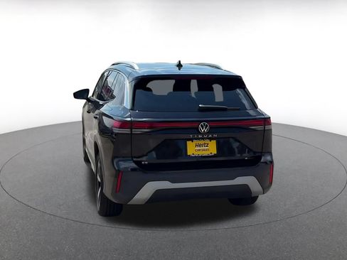 Used 2026 Volkswagen Tiguan SE AWD/4WD image 9