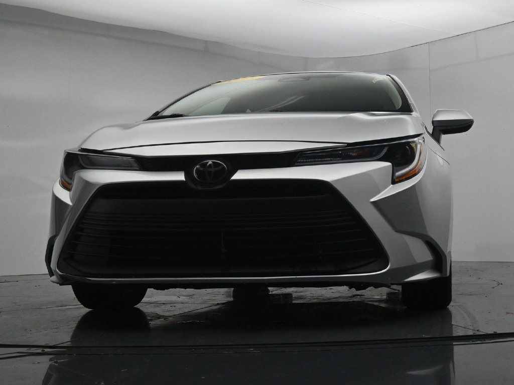 Used 2023 Toyota Corolla LE FWD image 33