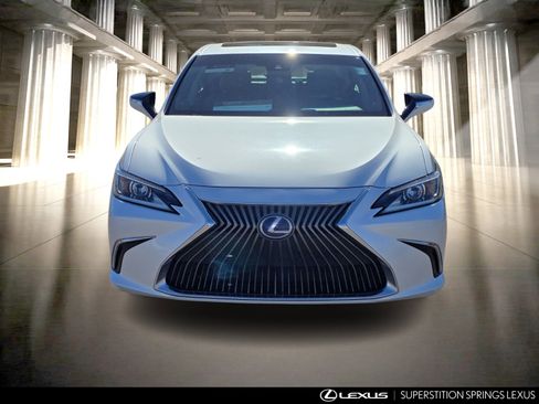 Certified 2019 Lexus ES 300h w/ Accessory Package image 10