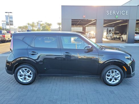 Used 2025 Kia Soul LX image 4