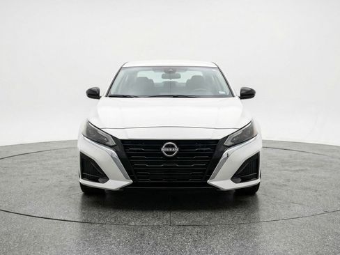 Used 2025 Nissan Altima 2.5 SV image 2