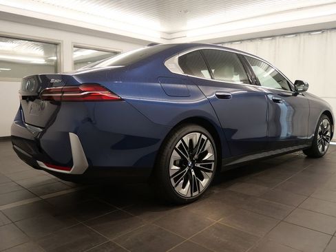 Used 2025 BMW 530i w/ Premium Package image 6