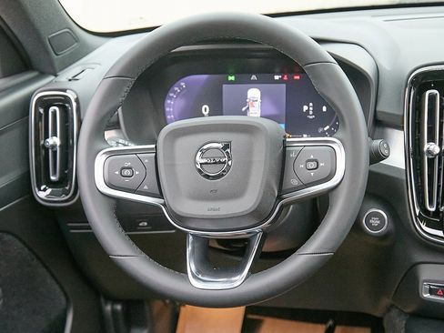 New 2026 Volvo XC40 B4 Plus w/ Climate Package image 24