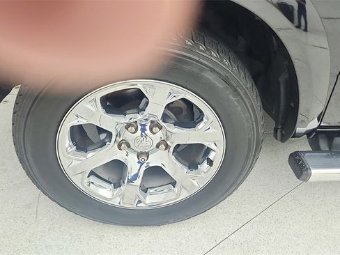 Used 2017 RAM 1500 Laramie w/ Convenience Group image 26