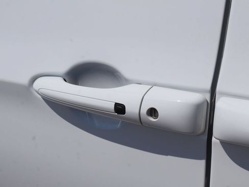Used 2025 Chrysler Pacifica Limited FWD image 19