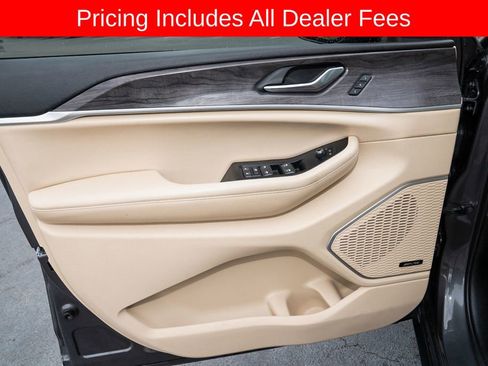 Used 2022 Jeep Grand Cherokee L Limited AWD/4WD image 15