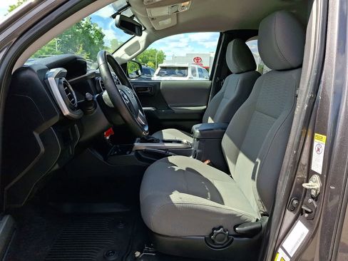 Used 2017 Toyota Tacoma SR5 w/ Tow Package AWD/4WD image 16