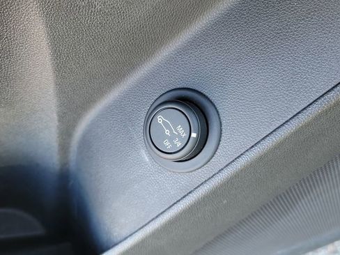 Used 2020 Chevrolet Equinox LT w/ Driver Convenience Package FWD image 23