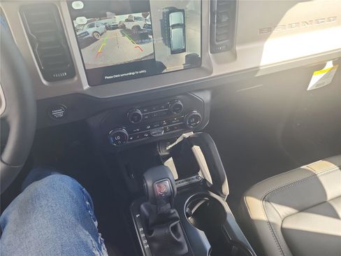 New 2026 Ford Bronco Outer Banks w/ Sasquatch Package image 39