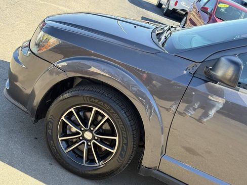 Used 2017 Dodge Journey SE w/ Flexible Seating Group FWD image 3