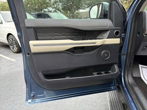 Used 2019 Ford Expedition Platinum image 12