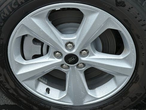 Used 2024 Ford Edge SE AWD/4WD image 10