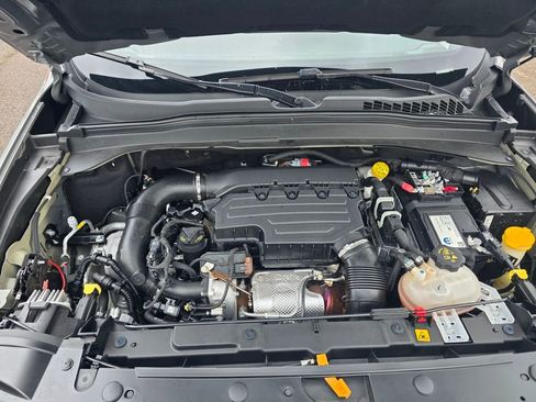 Used 2021 Jeep Renegade Latitude w/ Luxury Group I image 25