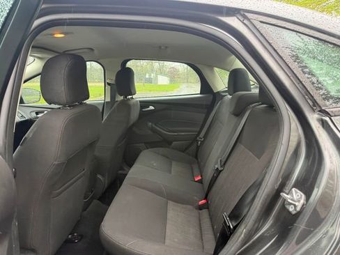 Used 2017 Ford Focus SE FWD image 9
