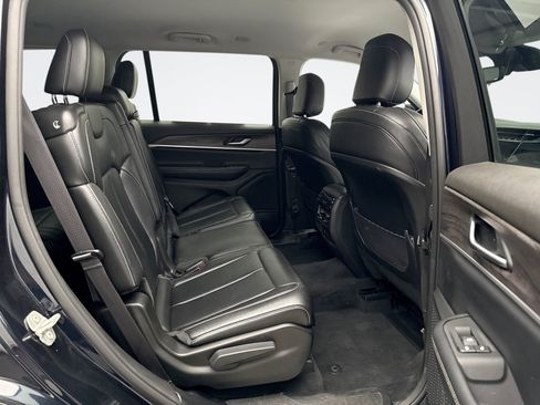 Used 2023 Jeep Grand Cherokee L Limited AWD/4WD image 19