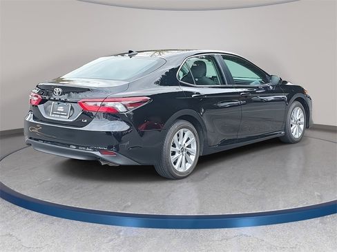 Used 2024 Toyota Camry LE image 6