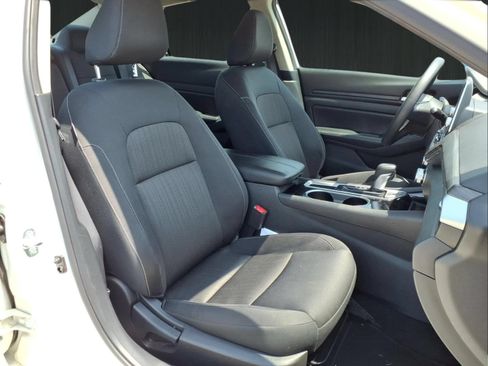 Used 2024 Nissan Altima 2.5 SV FWD image 15