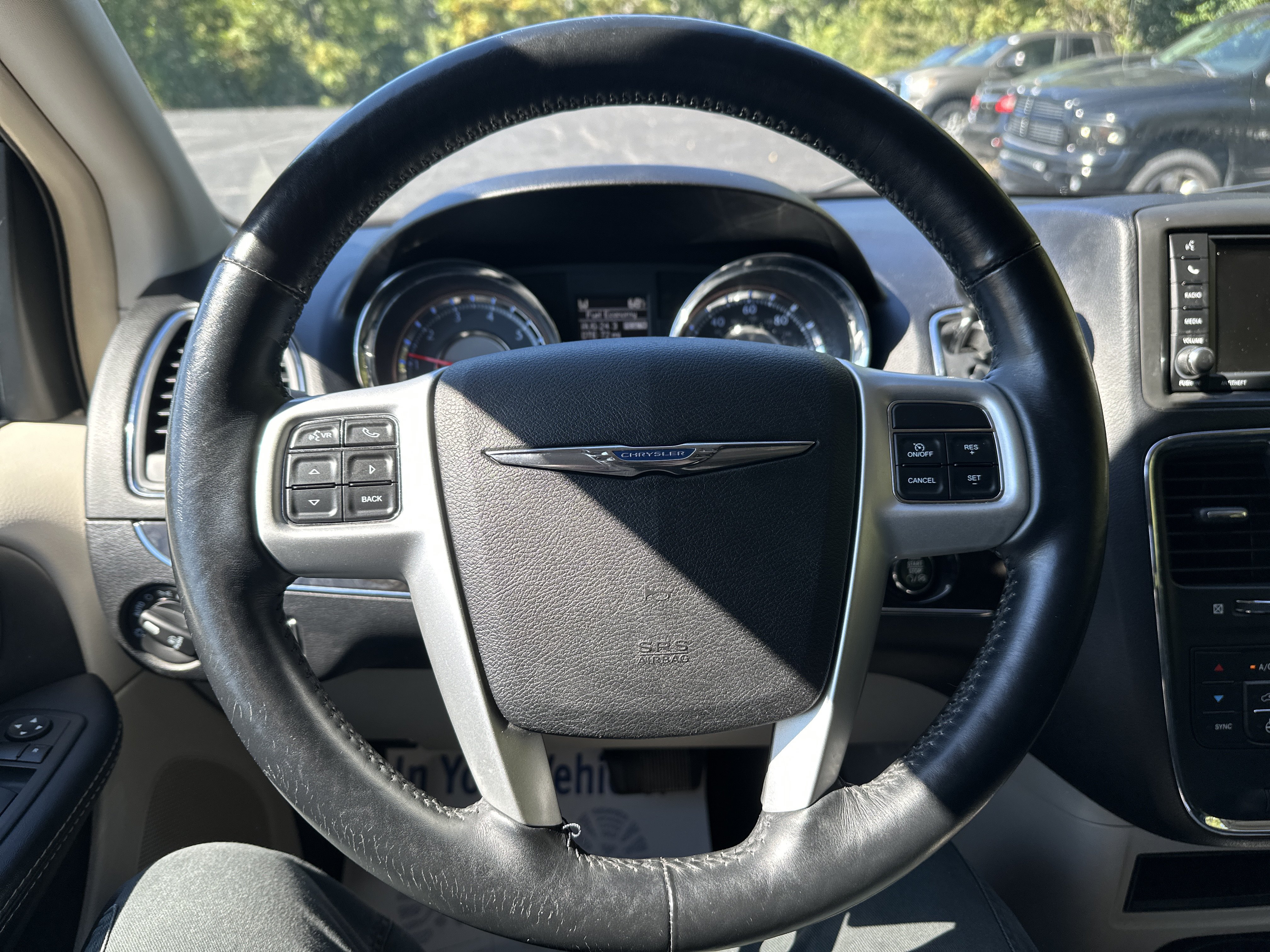 Used 2015 Chrysler Town & Country Touring w/ Driver Convenience Group FWD image 16