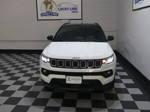 Used 2023 Jeep Compass Limited AWD/4WD image 3