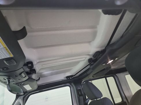 Used 2018 Jeep Wrangler Unlimited Sport S AWD/4WD image 24