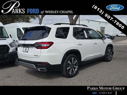 Used 2024 Honda Pilot Touring image 4