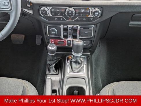 Used 2024 Jeep Wrangler Unlimited Sport AWD/4WD image 18