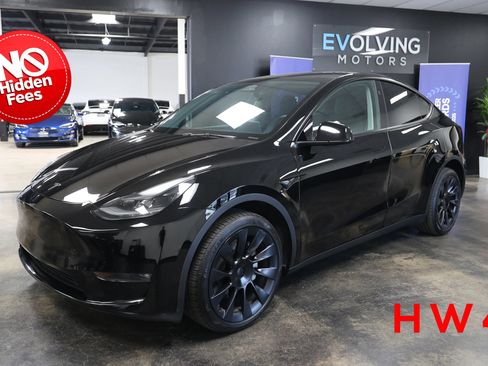 Used 2024 Tesla Model Y Long Range AWD/4WD image 1