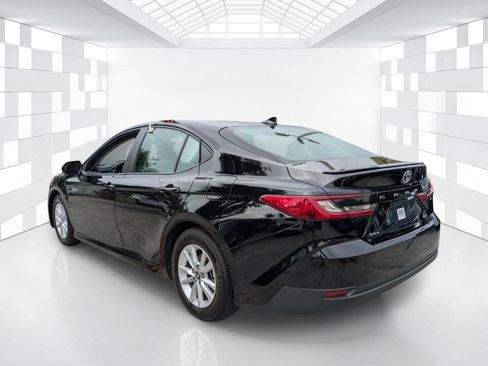 Used 2025 Toyota Camry LE w/ Convenience Package FWD image 4