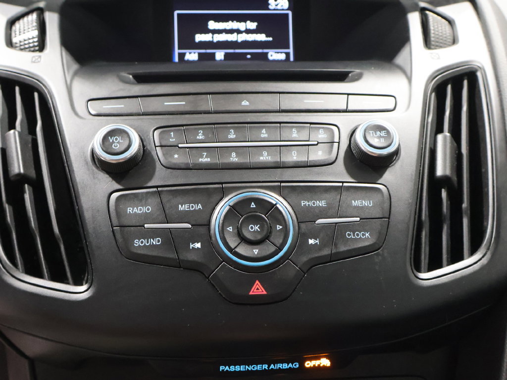 Used 2015 Ford Focus SE w/ SE Cold Weather Package FWD image 30