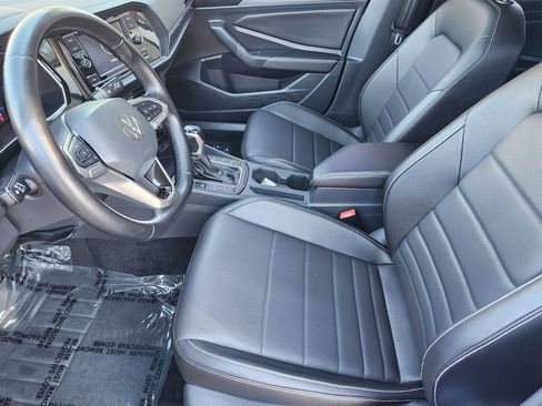 Certified 2022 Volkswagen Jetta SE w/ Panoramic Sunroof Package image 7