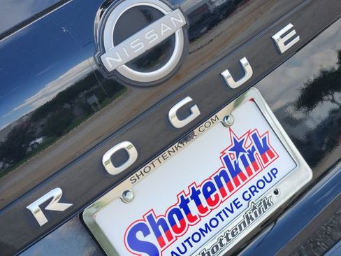 Used 2023 Nissan Rogue SV image 8