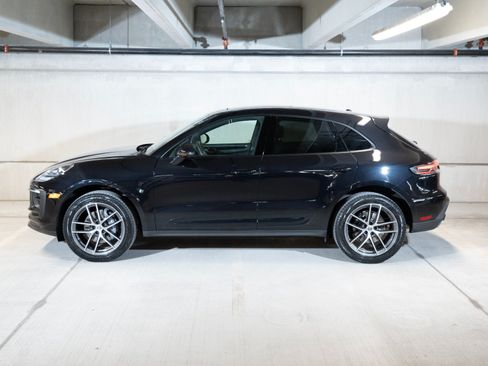 Certified 2024 Porsche Macan AWD/4WD image 2