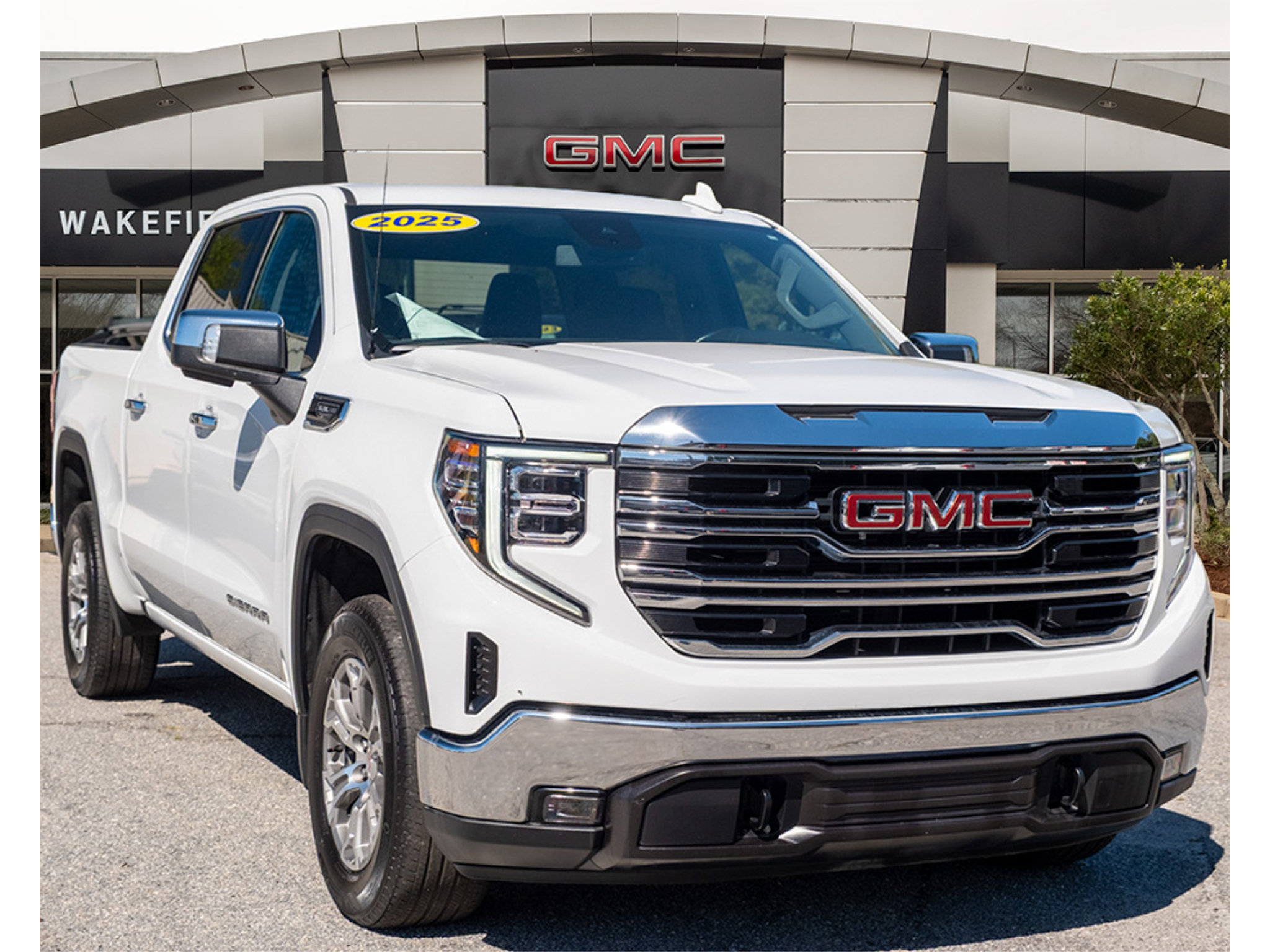 Used 2025 GMC Sierra 1500 SLT RWD image 1