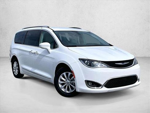 Used 2018 Chrysler Pacifica Touring-L Plus image 12